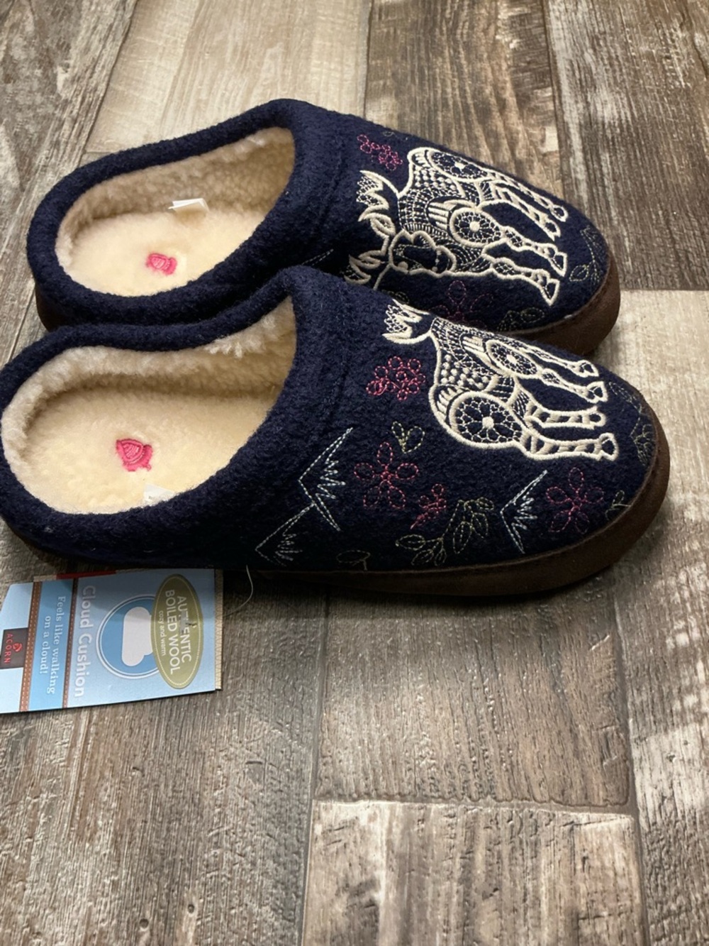 Acorn Navy Embroidered Slip-On Slipper Size 8/9 - Picture 8 of 16
